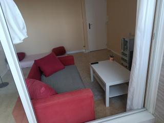 Cozy 1 bedroom, 10 min walk to train station - 1