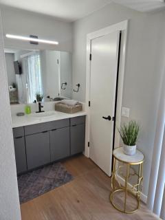 Prime Location in the OC ,Near Beach, Airport & Disney - Costa Mesa - 7