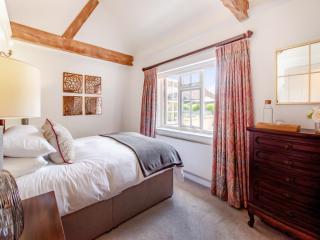 The Pool House - Uk49372 - Send - 1