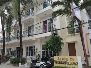 Alice in Wonderland Beach Hotel - Boracay - 1