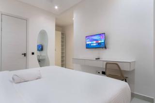 4BR Apt-Swimming-Pool-Gym-WiFi - Lekki - 6