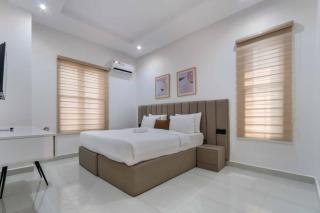 4BR Apt-Swimming-Pool-Gym-WiFi - Lekki - 5