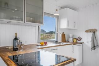 Lovely Holiday Home, Renovated In 2025, Located Only 800 Meters From The North Sea, - Nørre Lyngvig - 1