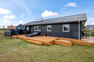 Lovely Holiday Home, Renovated In 2025, Located Only 800 Meters From The North Sea, - Nørre Lyngvig - 0