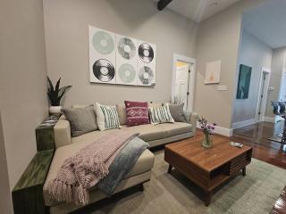 Prime location very close to downtown! - 2