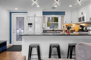 Stunning Newly Renovated Modern Beach House - 7633 - Cedar - 2