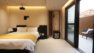 Send Rain Hotel - - 2