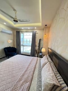 Luxury one bedroom -facing Centaurus mall Islamabad - 3