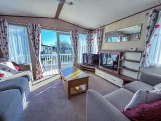 Modern Caravan With Decking At Haven Hopton-On-Sea Ref 80032M - Great Yarmouth - 2