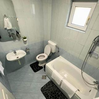 Evergreen Holiday Home - - 1