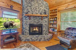 Secluded Soaks Fireside Sips Evening Smores Fun Games Relaxing Rockers - Sunrise Splendor - Mineral Bluff - 7