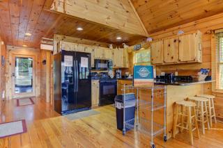 Secluded Soaks Fireside Sips Evening Smores Fun Games Relaxing Rockers - Sunrise Splendor - Mineral Bluff - 5