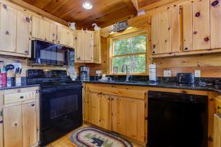 Secluded Soaks Fireside Sips Evening Smores Fun Games Relaxing Rockers - Sunrise Splendor - Mineral Bluff - 2