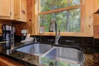 Secluded Soaks Fireside Sips Evening Smores Fun Games Relaxing Rockers - Sunrise Splendor - Mineral Bluff - 1