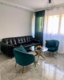 Proche de la Joliette et des terrasses du port - 9