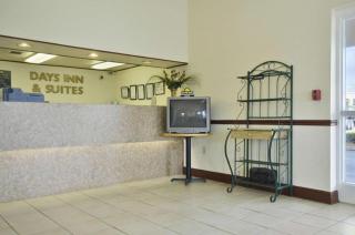 Days Inn & Suites by Wyndham Mobile - Mobile - 7