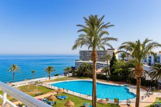 Black and White Beach - Boutique Apartment with Sea Views - 6