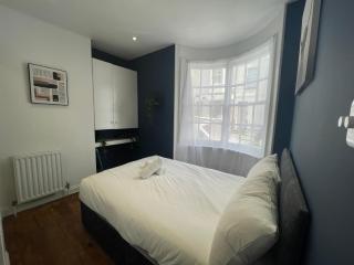 First Avenue Apartments - Moffat - 2