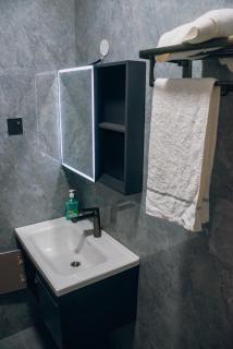 Modern 1 bedroom apartment in Kilimani with equipped gym, panoramic rooftop, and workdesk - Nairobi - 7