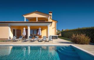 Beautiful villa Kadore with pool in Porec - Višnjan - 0