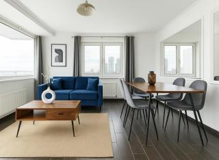 2 Bed Apartment in Canary Wharf - London - 0
