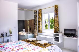 Domaine Des Lucques B&B with Private Infinity Pool & Grand Olive Grove - Bize-Minervois - 8