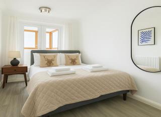 2 Bed Apartment in Canary Wharf - London - 9