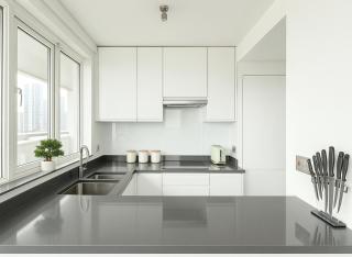 2 Bed Apartment in Canary Wharf - London - 6
