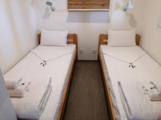 Camping Cremona Turanj Mobile Home Red - 3