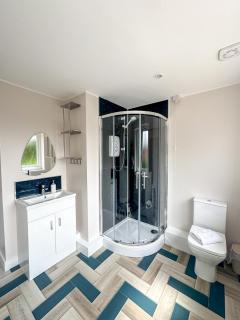 Large House Near Racecourse, City & Uni - Henwick - 6
