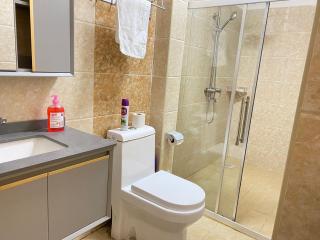 luxurious fully furnished three bedroom swimming pool fully equipped gym ample parking space children playing ground and a relaxing rooftop with amazing city views - Nairobi - 4