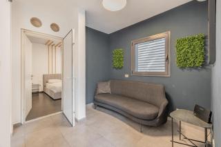 Allenby Bright & Spacious 6BR Home by Sea N' Rent - Tel Aviv - 2