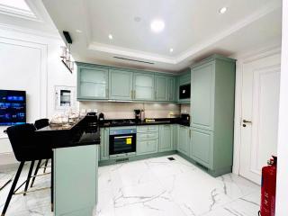 Luxury meets Wellness l Resort Style Living Oasis l Balcony Overlooking Miracle Garden - 5