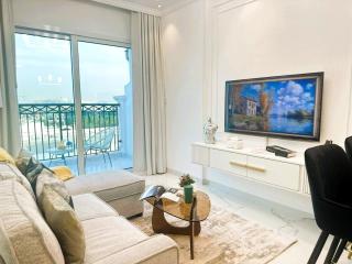 Luxury meets Wellness l Resort Style Living Oasis l Balcony Overlooking Miracle Garden - 0