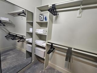 Walk to Bars and Restaurants in Fountain Square - 7