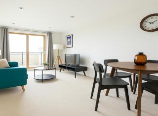2 Bed Flat with Balcony in Wimbledon - London - 2
