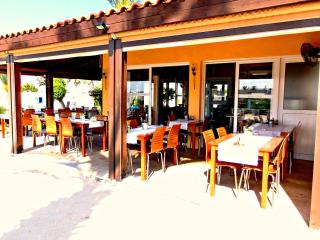 Coral Bay Apartment - Prime Tourist Location - 2