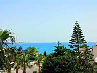 Coral Bay Apartment - Prime Tourist Location - 5