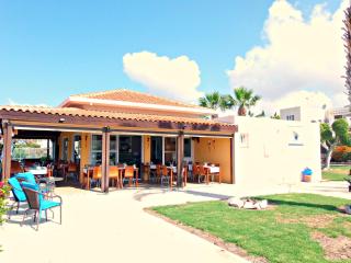 Coral Bay Apartment - Prime Tourist Location - Coral Bay - 3