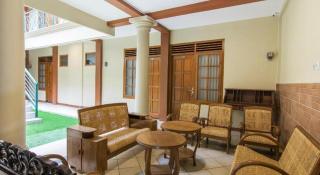 SUPER OYO 890 Dewi Fortuna Guest House - Yogyakarta - 2