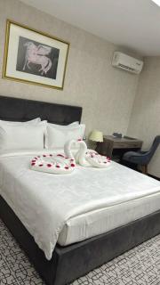 Mansion Hotel - - 1