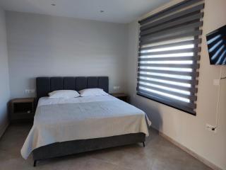 Pnoes Suites Apartments - Città di Skiathos - 5