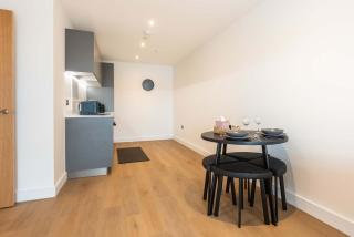 Modern & Spacious 1 Bedroom Apartment in Leeds - Leeds - 2