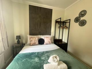 Charming 4-Bedroom holiday home in Wincheap, Canterbury with free Parking - Canterbury - 9