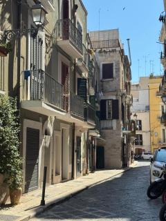 Bari LandLord 31- Old Town Apartment - 1