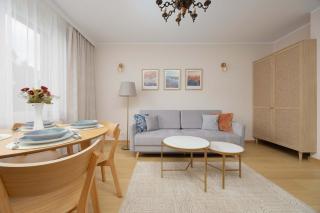 Perfectly Located Exceptional Apartment in Warsaw by Noclegi Renters - Warsaw - 6