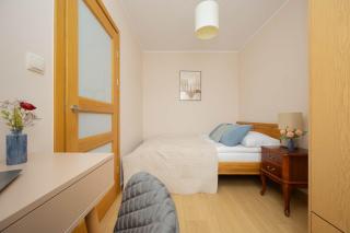 Perfectly Located Exceptional Apartment in Warsaw by Noclegi Renters - Warsaw - 7
