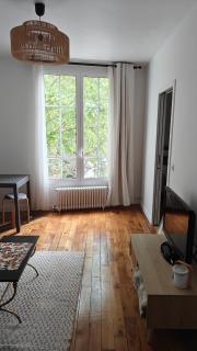 Charming 2-room refurbished apartment - 8