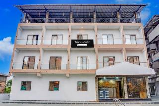 Townhouse Lonavala Formerly Mountain Meadows Resort - Lonavla - 9