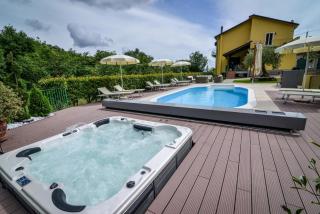 Villa 3 Bed 4 Bath Sleeps 8 Pool Hot tub Air Con - Villafranca in Lunigiana - 8